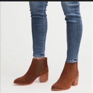 Nisolo heeled Chelsea boot